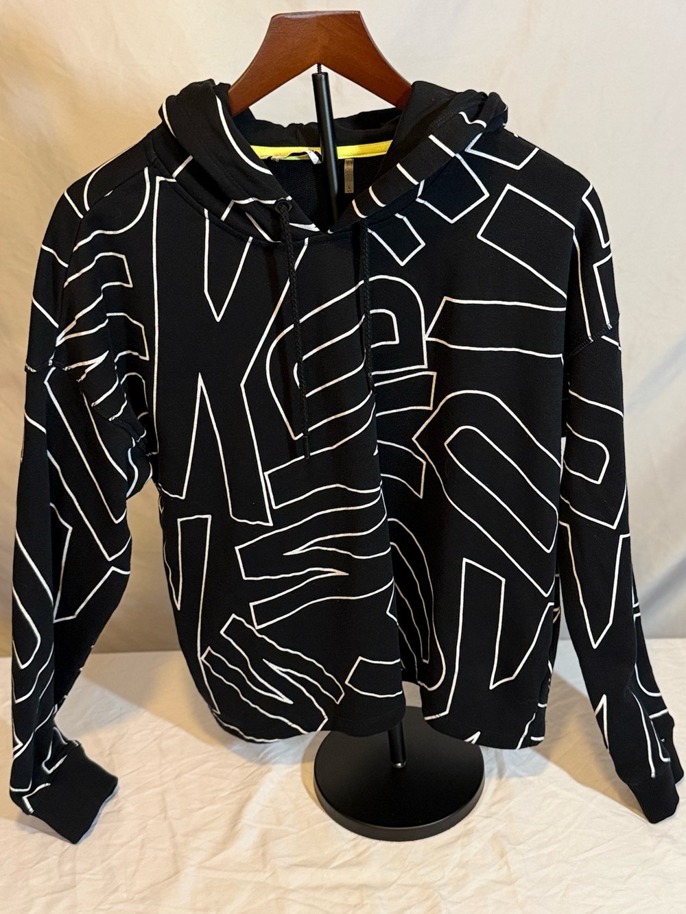 DKNY Sport Black Pullover Hoodie with White Outline Graphic size Large (TT15)